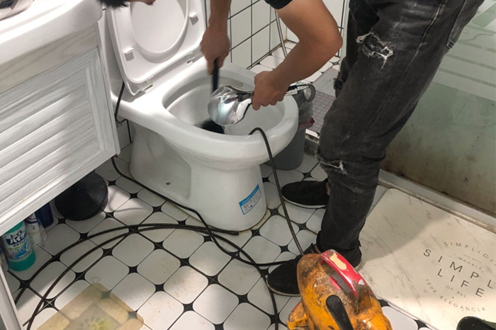 科尔沁疏通下水道